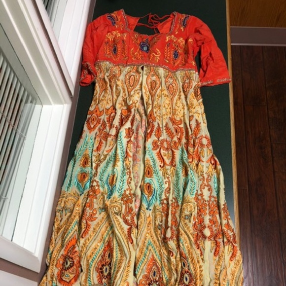 Indian Dress - Picture 1 of 3